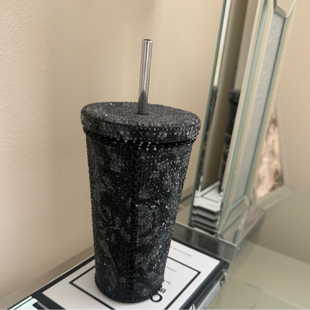 Versace (Authentic) Travel mug - Picture 3 of 5